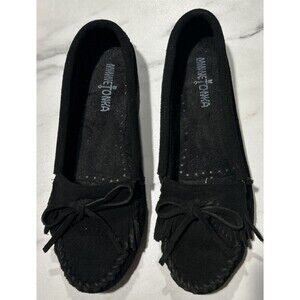 Minnetonka Black Solid Moccasin Loafers Women Size 8.5 Suede Slip On